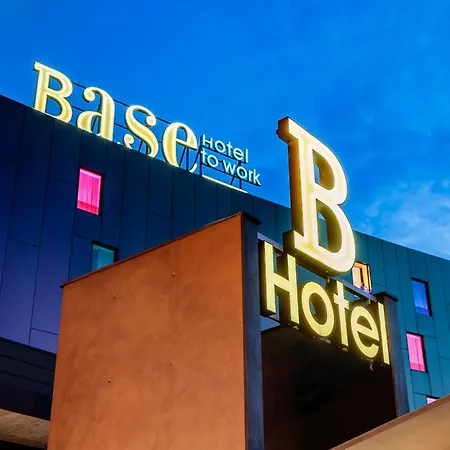 Base Hotel-2